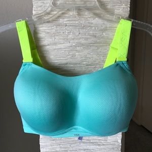Victoria Secret Sports Bra (36DDD)